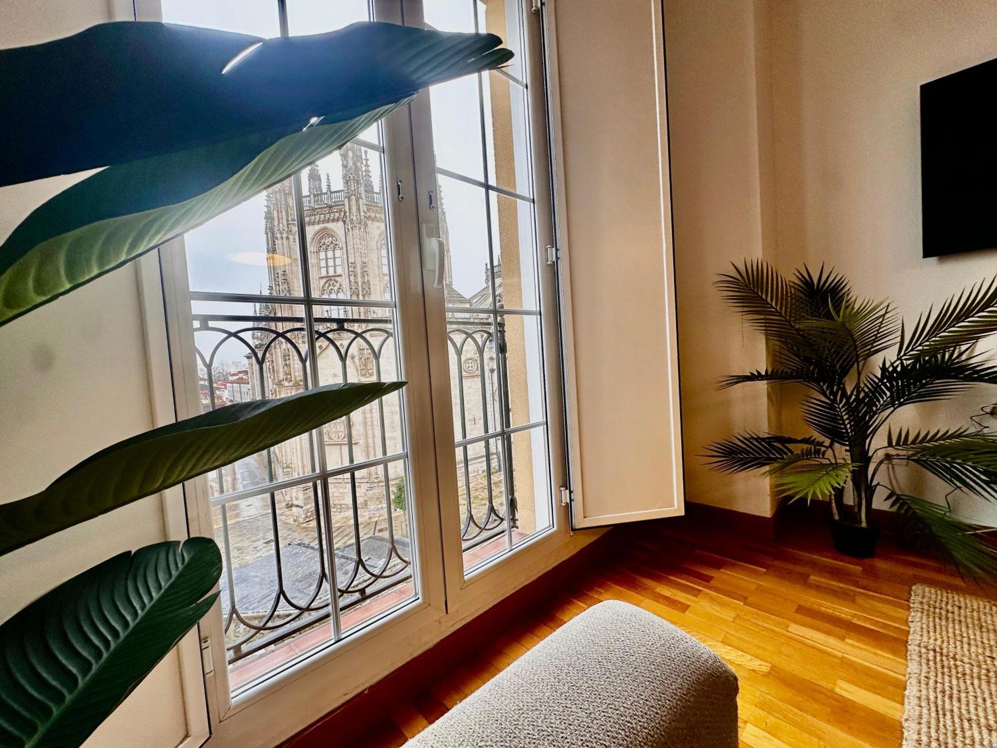 Atuaire Home Balcon Con Vistas A La Catedral De Burgo Екстериор снимка